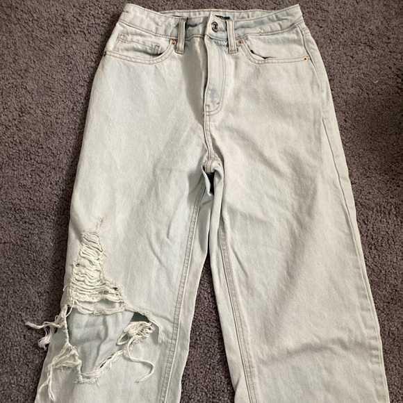 Wild fable light wash 90s high rise distressed jeans - Picture 2 of 3